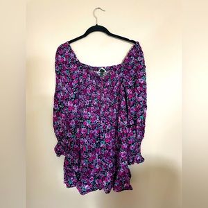 Never worn. Size M. Off the shoulders dress.